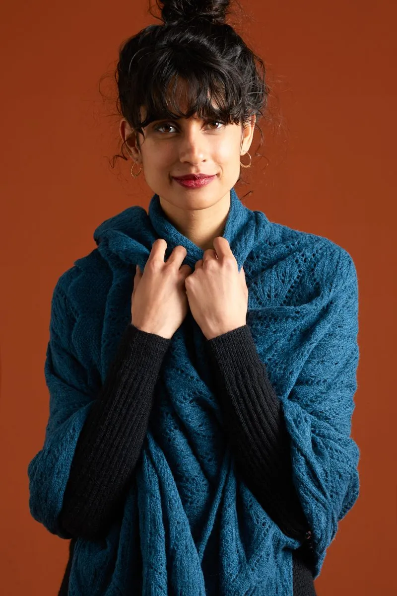 Blauwe sjaal met ajour knit | King Louie scarf Nola pond blue