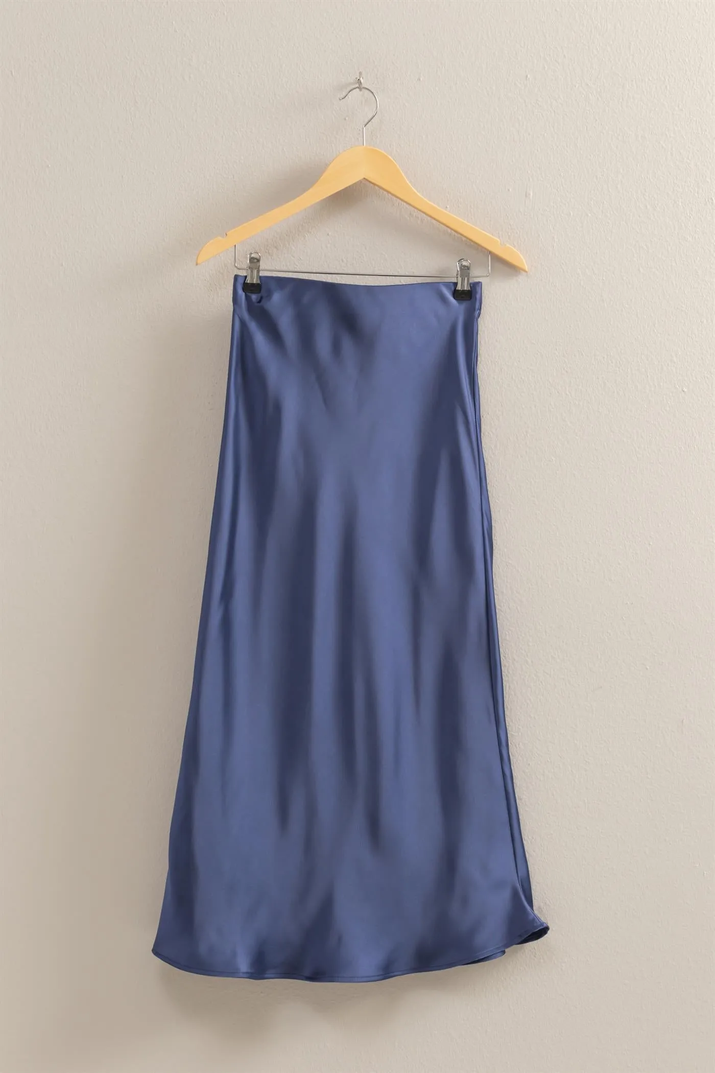 DZ25C185-High-Waisted Satin Midi Skirt