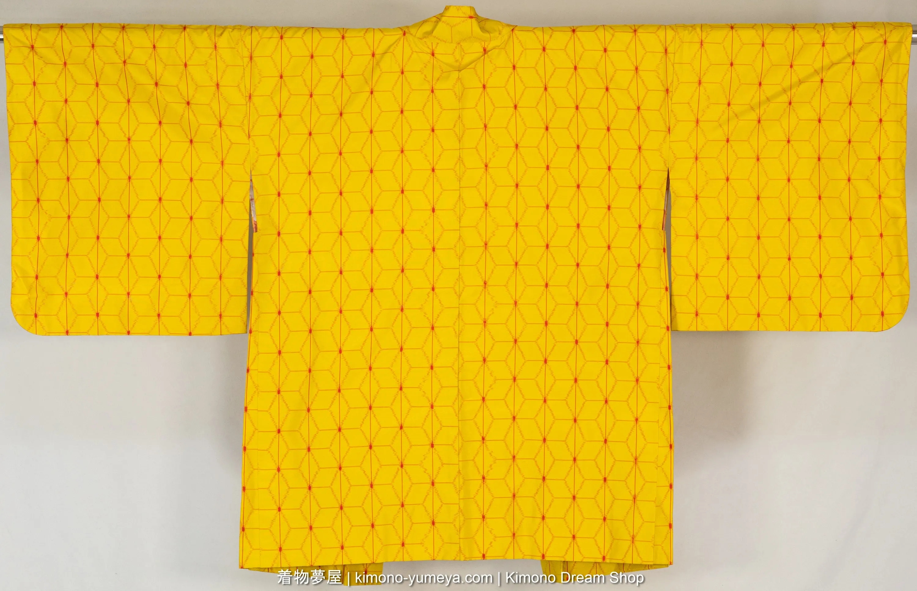 Red on Yellow Meisen Hemp Leaves Haori of Raw Silk - Vintage 1980s Dull Yellow Jacket for Women's Kimono - Asanoha