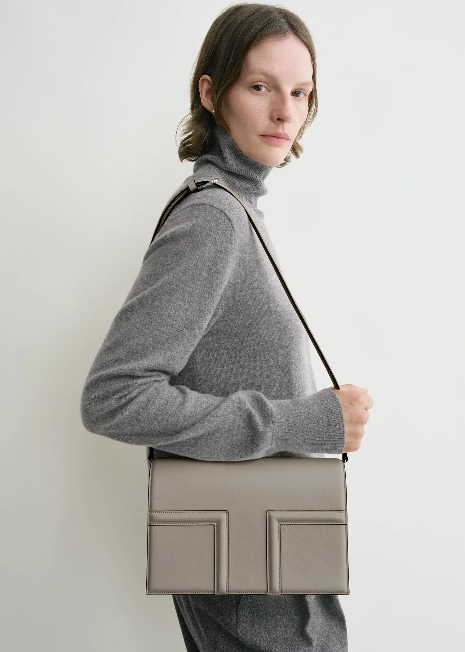 T-Flap bag taupe