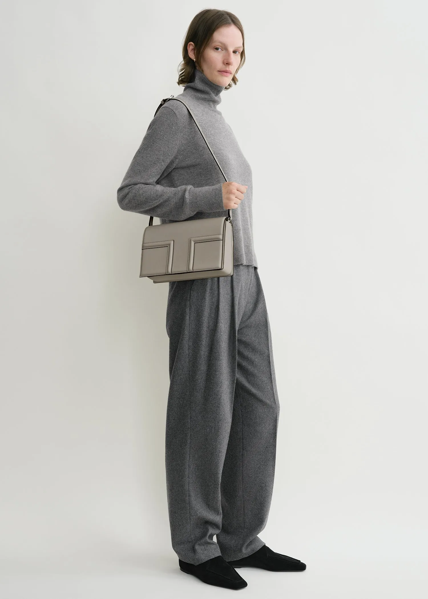 T-Flap bag taupe