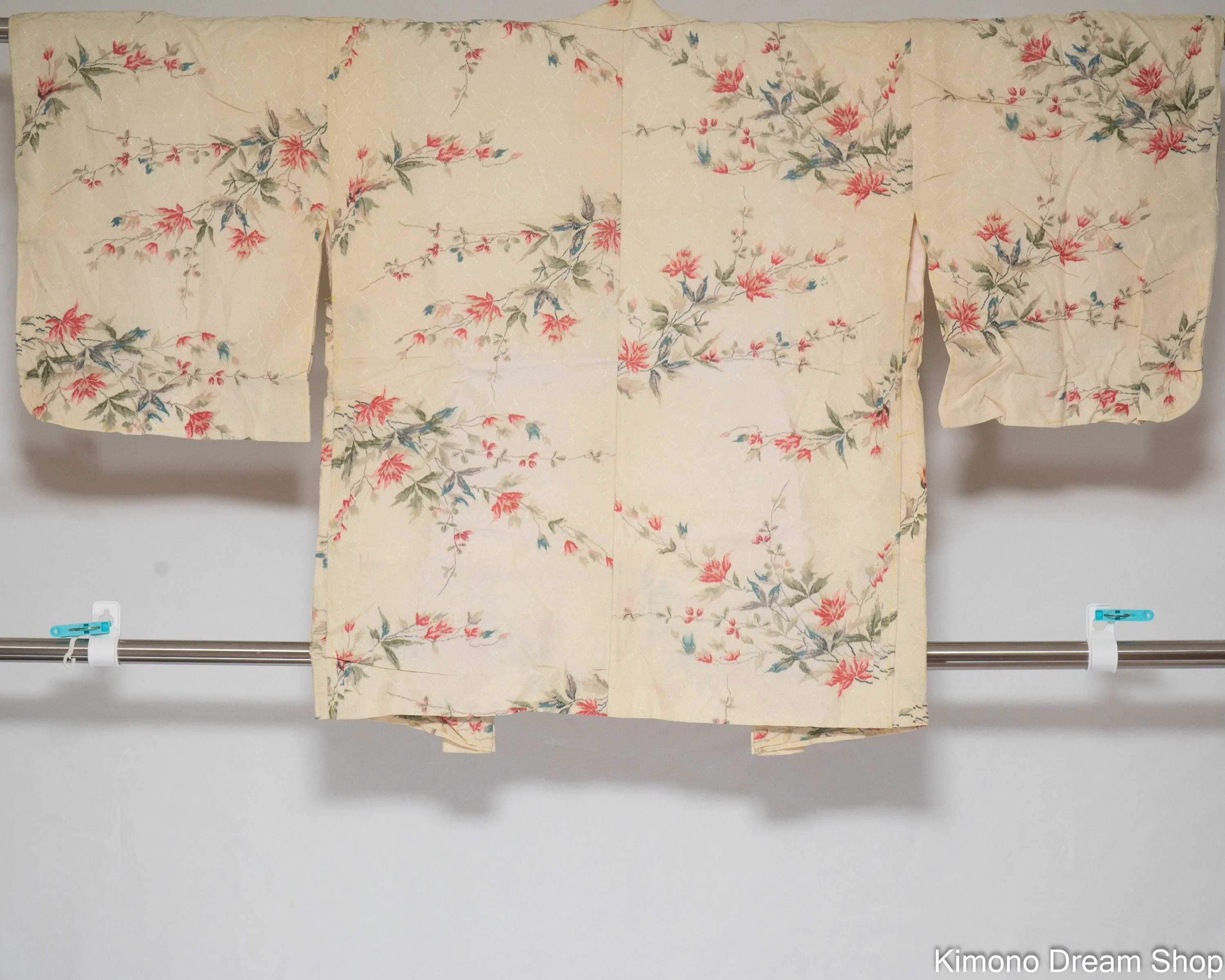 Vintage Beige Haori - 1980s Kimono Jacket - Flowers and Shiny Metallic Threading Weaved Into Fabric - Traditional Women's Haori